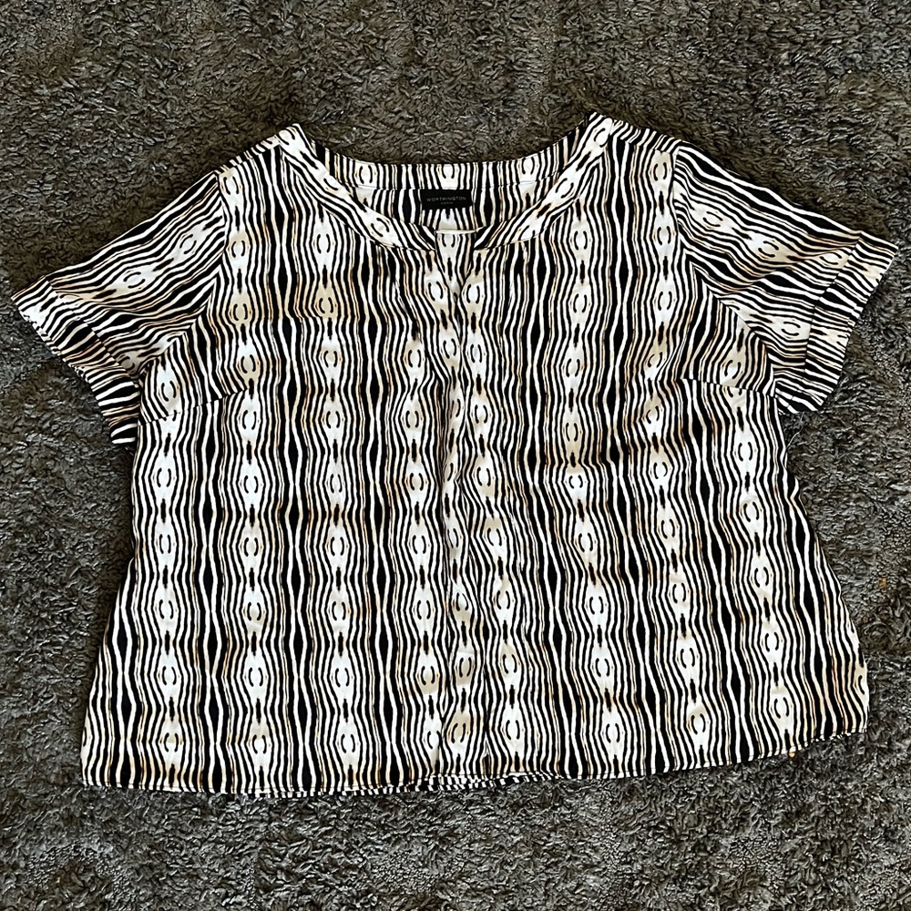 Patterned Cream, Tan, and Black Short Sleeve Shirt Size 1X